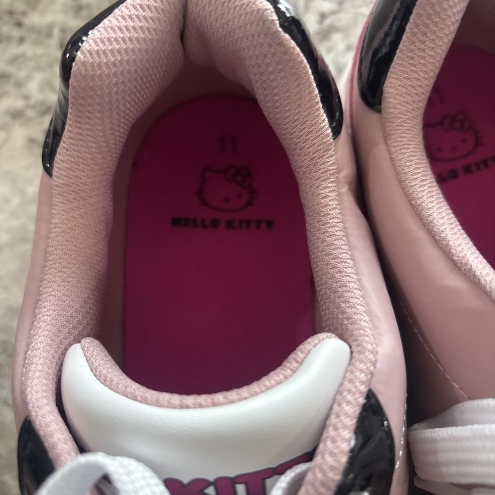 Hello Kitty Womens Lace-Up‎ Casual Court Sneaker Shoes Size US11 Pink/whiteblack - Picture 6 of 8
